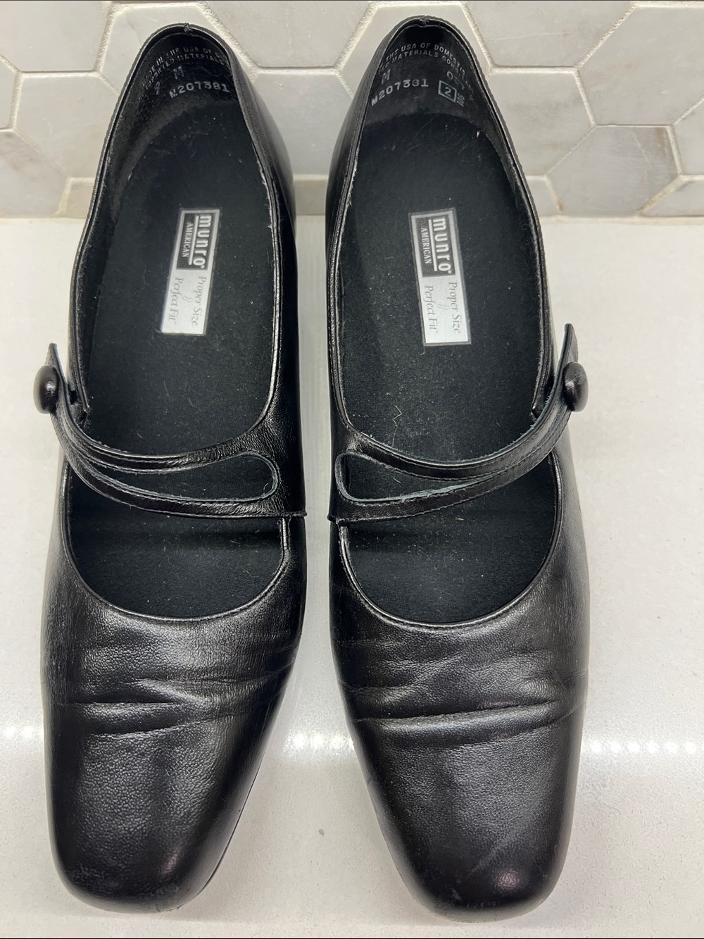 US9 M MUNRO AMERICAN BLACK LEA 1.75" HEEL SLIP ON MARY JANE COMFORT SHOES